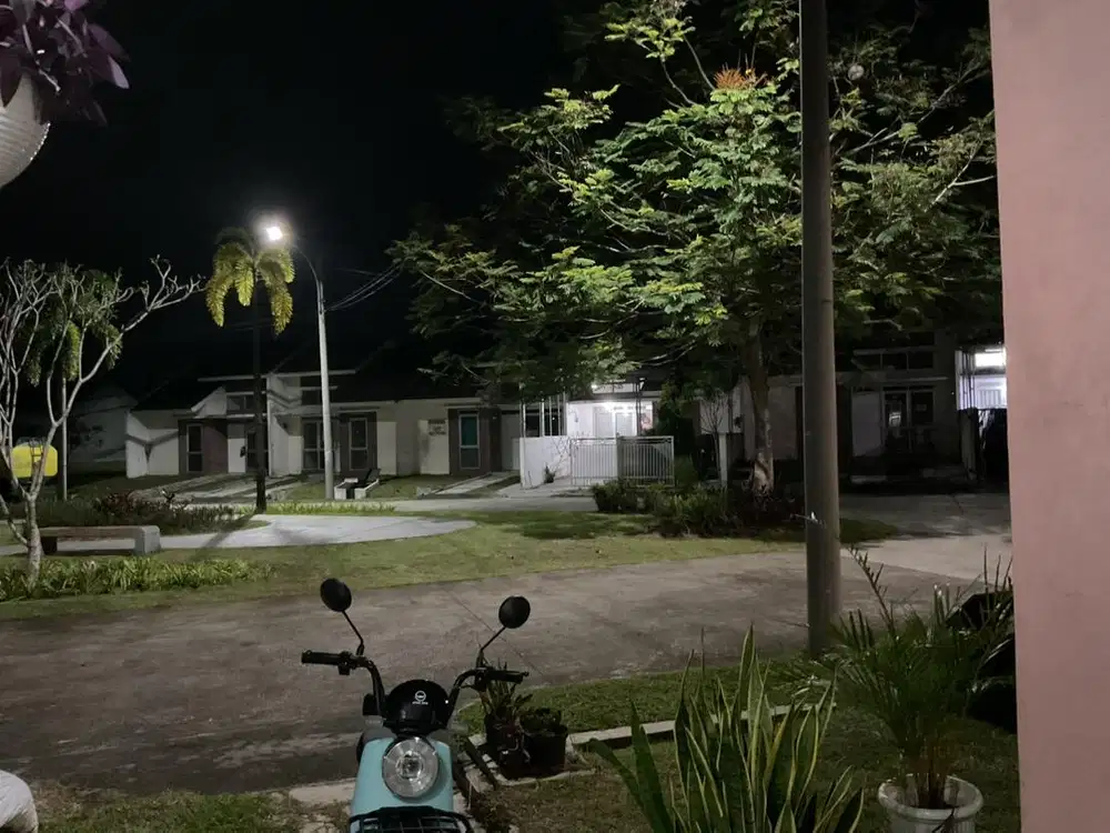 Di jual rumah letak strategis dpn taman sangat nyaman dan aman