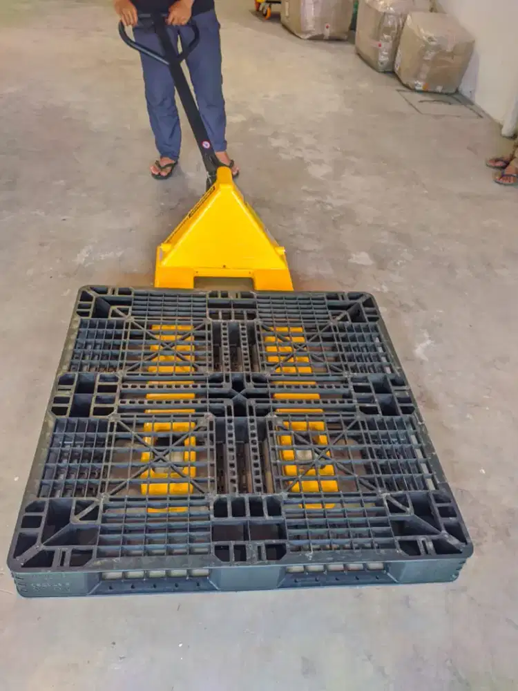 Jual palet plastik bekas kondisi 90%