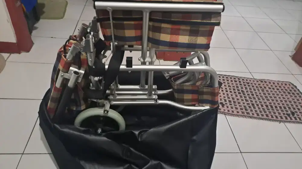 Dijual kursi roda trraveling kondisi baru