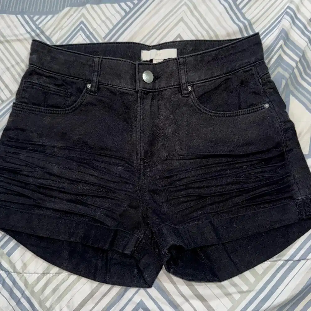 Celana Pendek Hitam - H&M