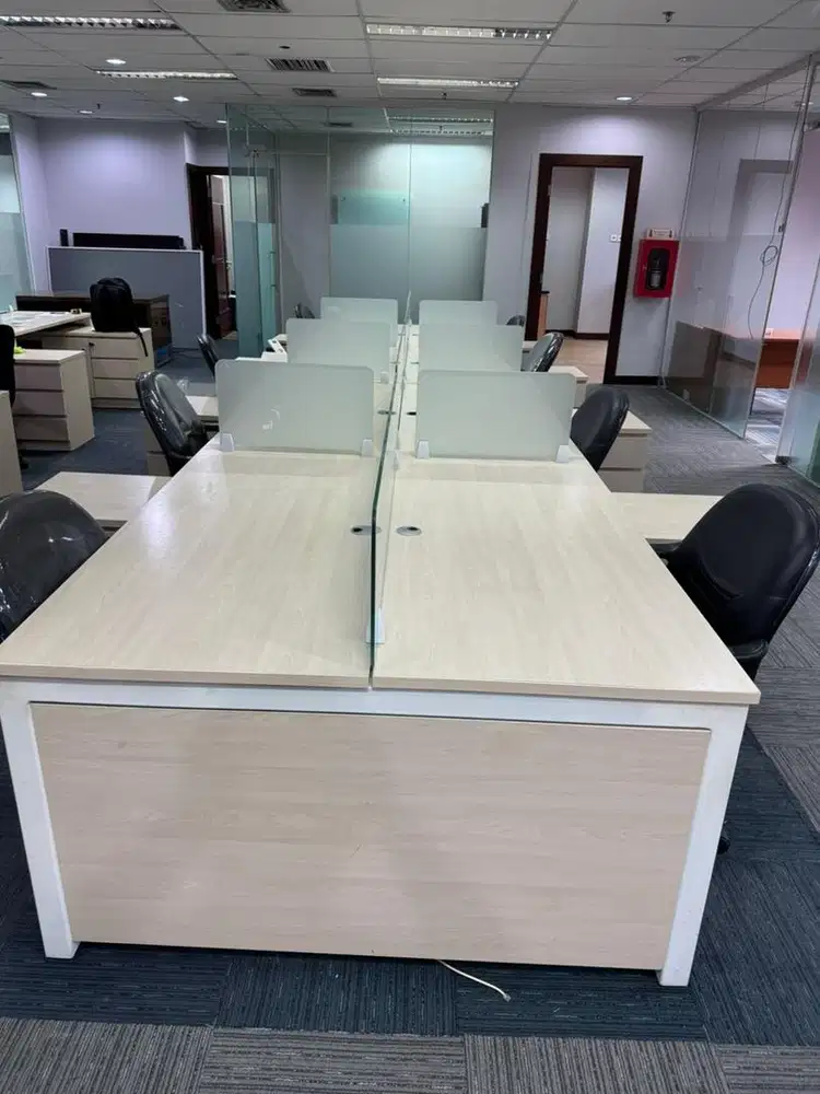 Meja Kantor, kradensa dan kursi