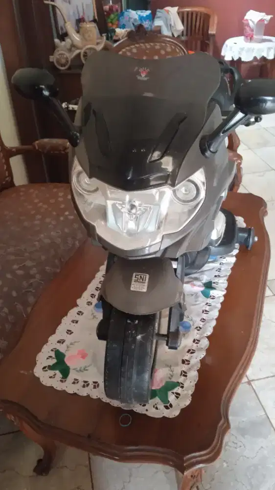 Mainan motor anak pakai batrai