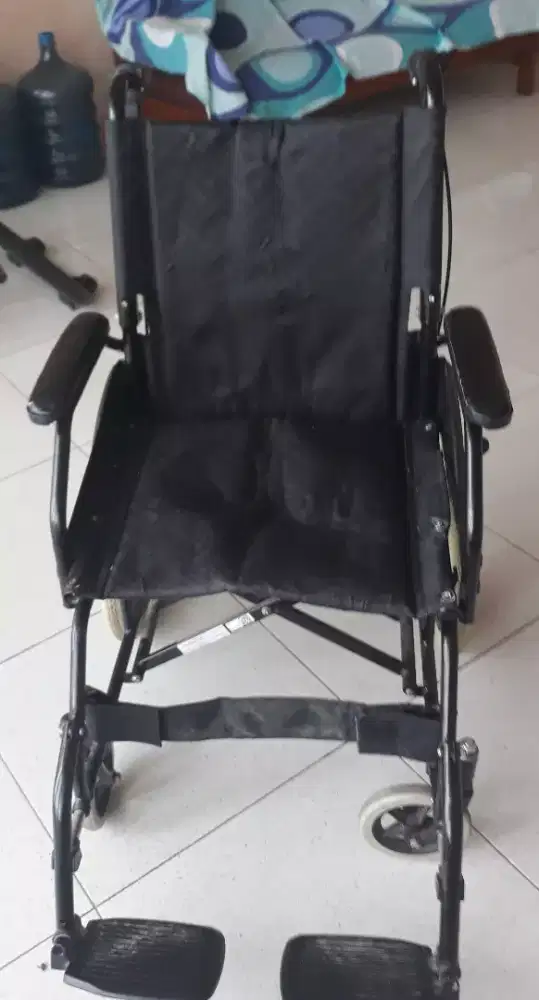 satu unit kursi roda masih layak pskai