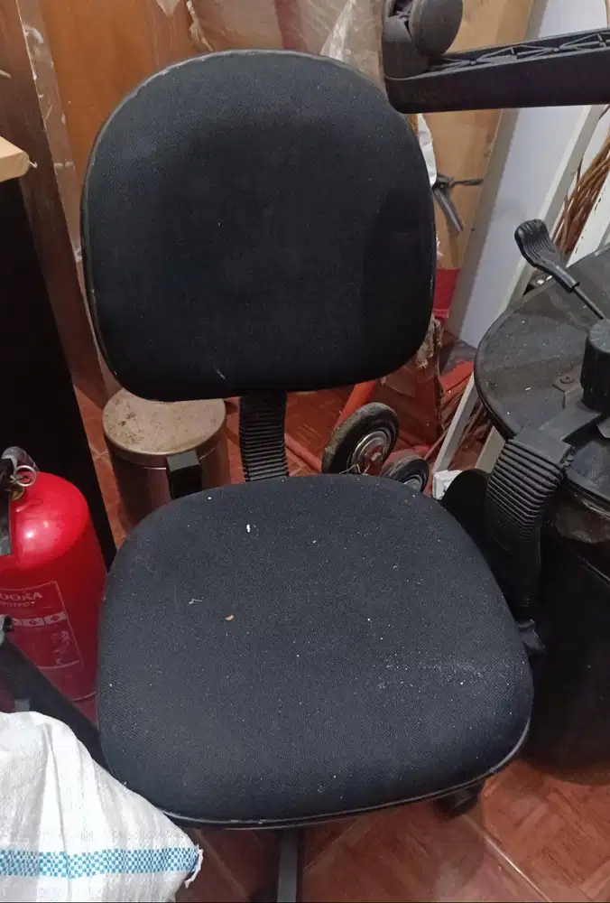 Kursi Kerja / Kursi Kantor Bekas – 4 Unit