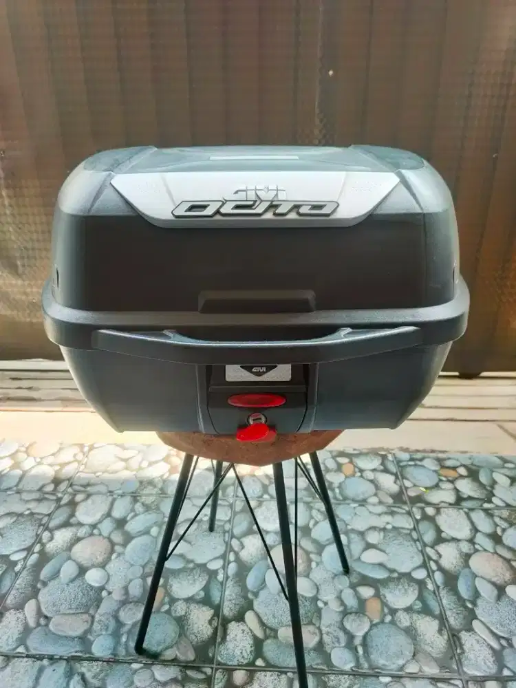 Box motor GIVI E43 (top box) plus baseplate dan bracket