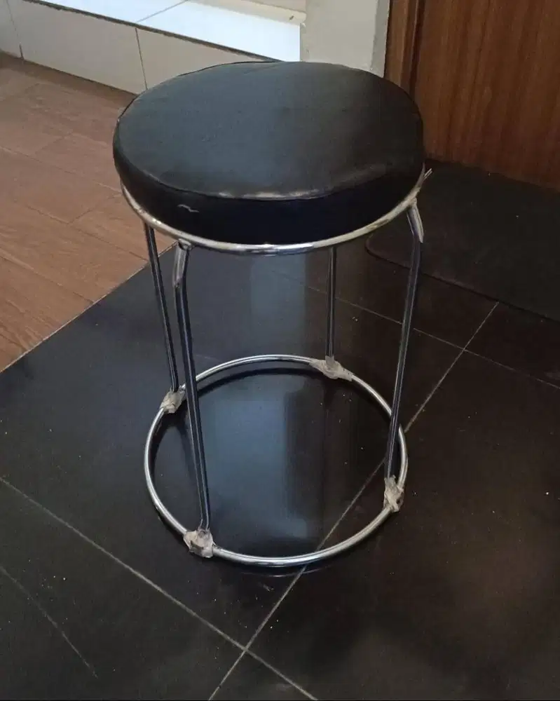 Kursi Bulat Besi Bekas – Cocok untuk Indoor