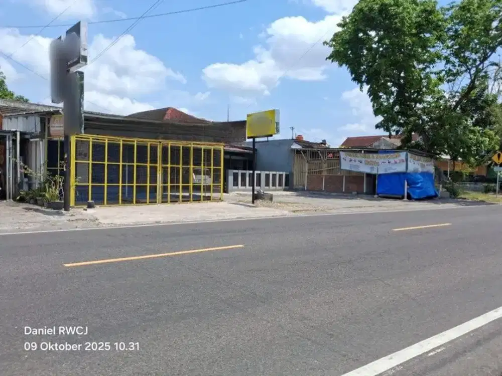 Ruang Usaha Strategis di Jalan Bantul, Yogyakarta