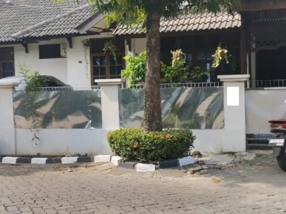 Rumah Tua Hitung Tanah di Kemang Pratama 1 Bekasi