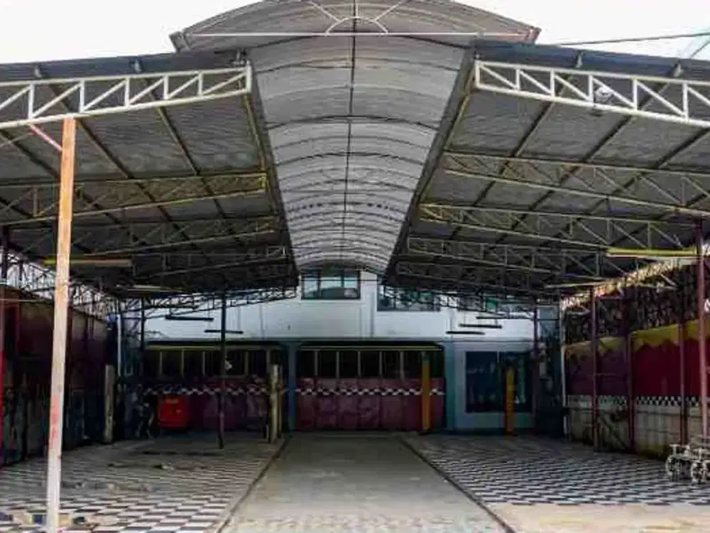 Workshope di Jalan Deplu Raya, Bintaro, Jakarta Selatan