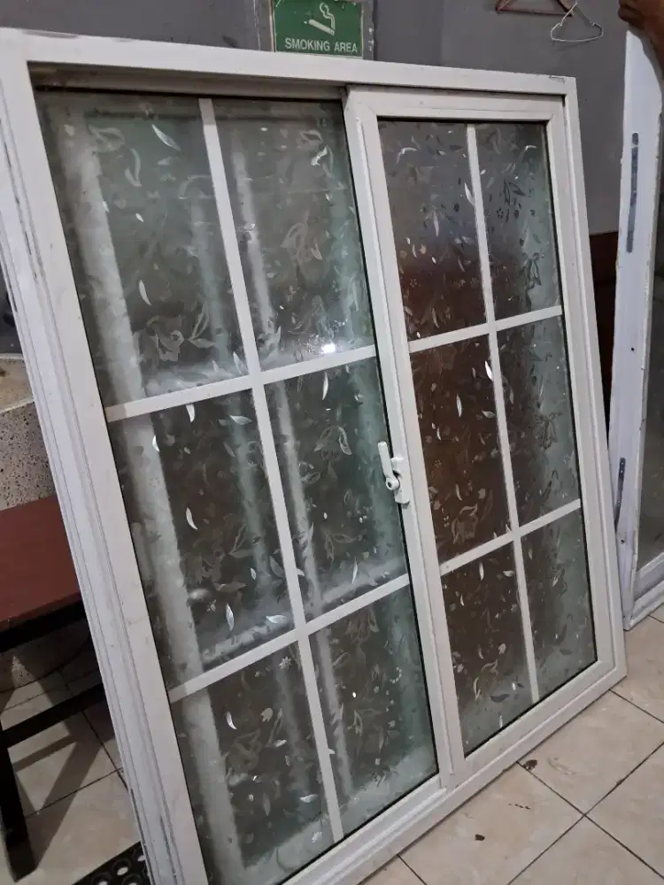 Kusen dan jendela aluminium