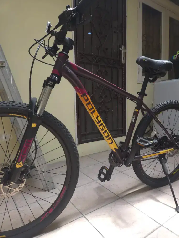 Sepeda polygon premier 4