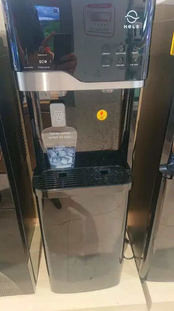 Dispenser kels bisa bikin es