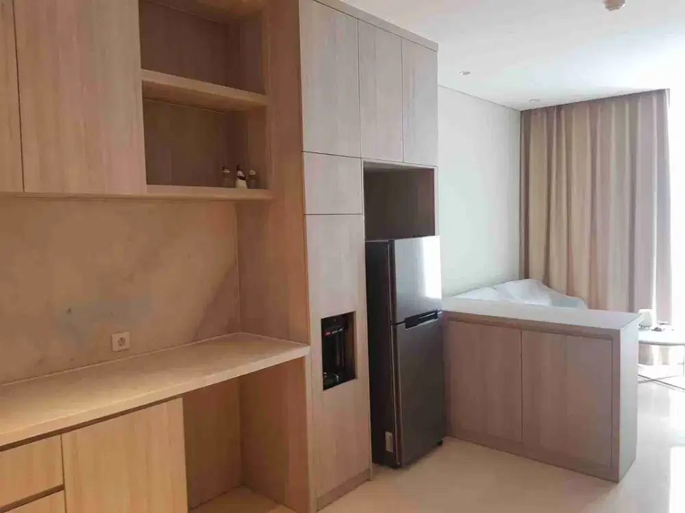 Disewakan apartment mewah full furnished Rosebay Graha Famili dekat pakuwon mall