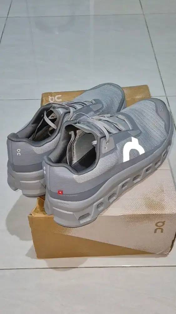 Sepatu Oncloud Monster Void Abu Size 43