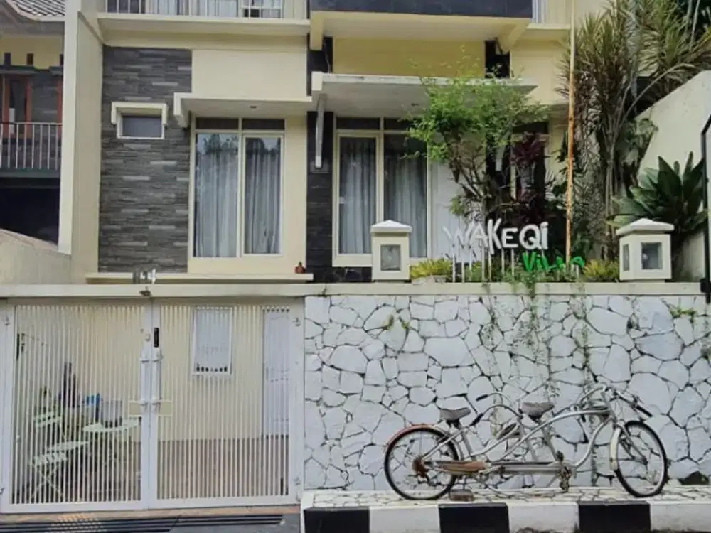 Dijual Rumah Villa di Perum. Griya Asri Cahaya Cimahi, Full Furnish View Danau