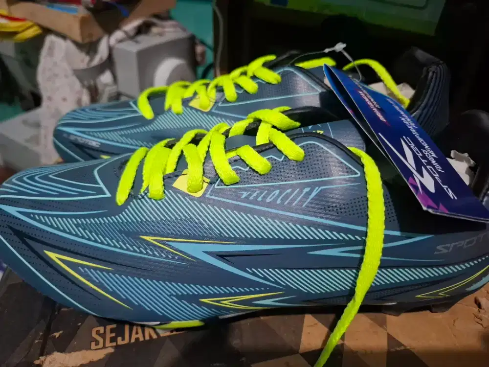 Sepatu futsal spotec