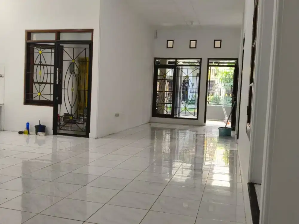 Dijual Rumah Nyaman di Taman Kopo Indah di TKI 3