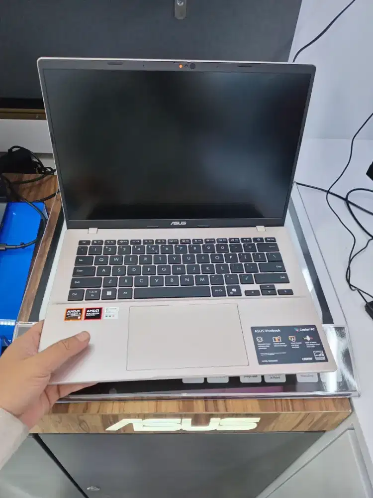 Kredit Laptop Asus Vivobook M1407KA Ryzen Ai 5 340 Ram 16 GB SSD 512Gb