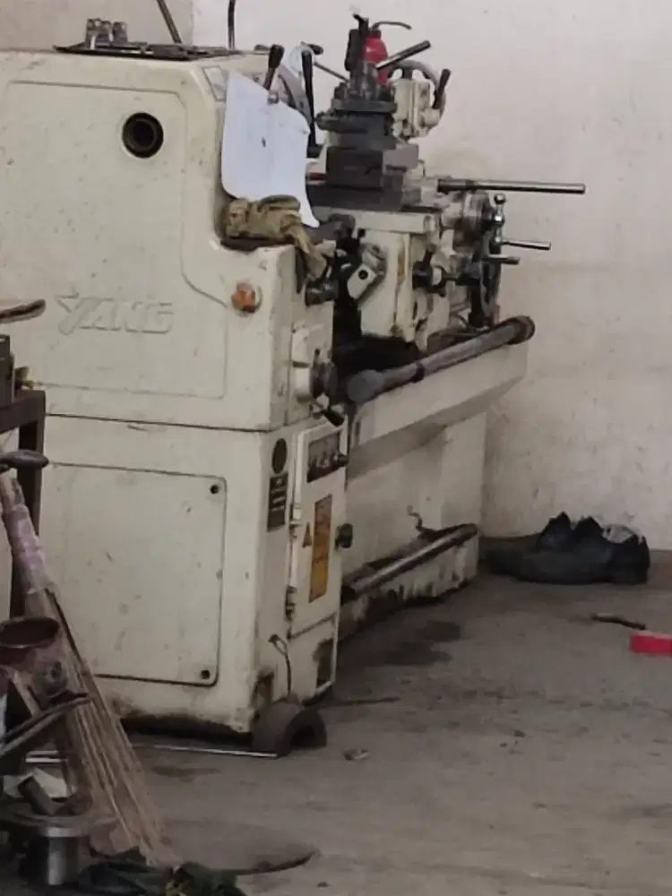 tukang bubut yang berpengalaman dan opr mesin sedotan berpengalamam