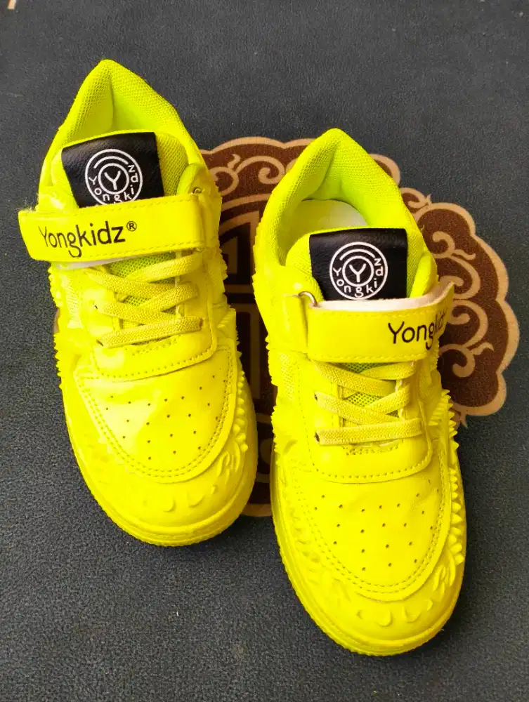 PRELOVED SEPATU ANAK YONGKIDZ SIZE 33 KEREN LIKE NEW