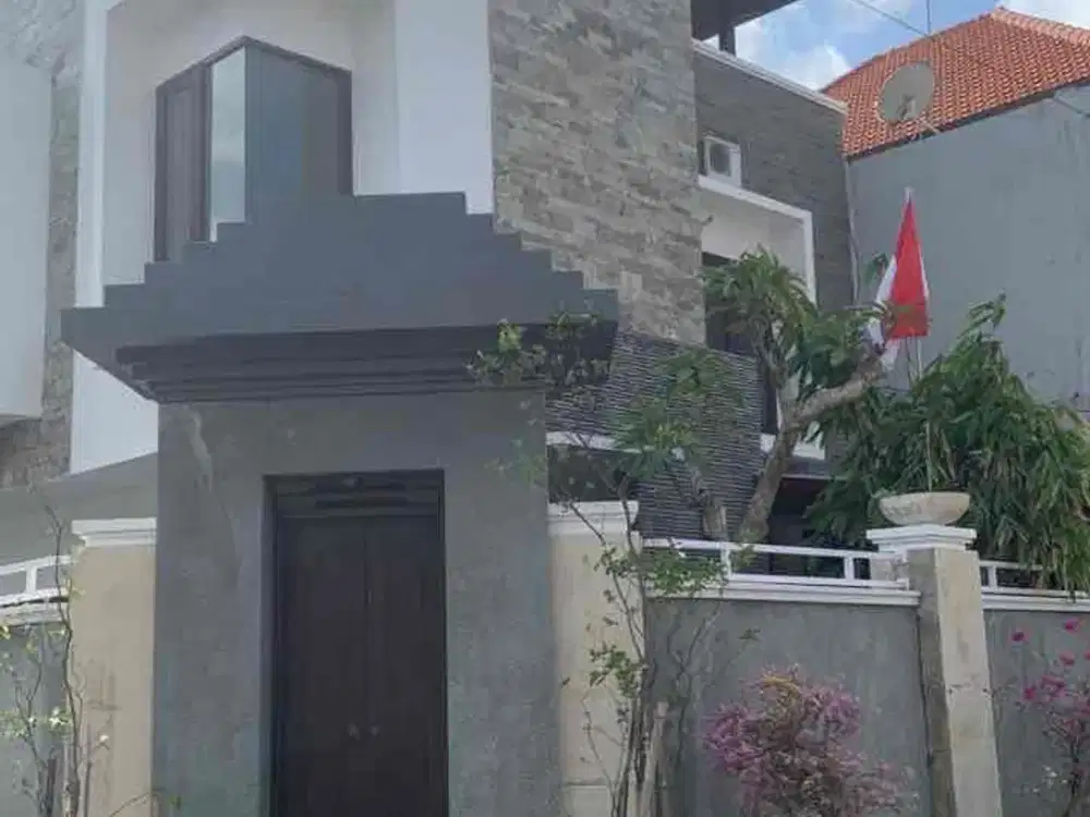 Dijual villa lantai 3 sangat strategis 
Lokasi taman griya jimbaran