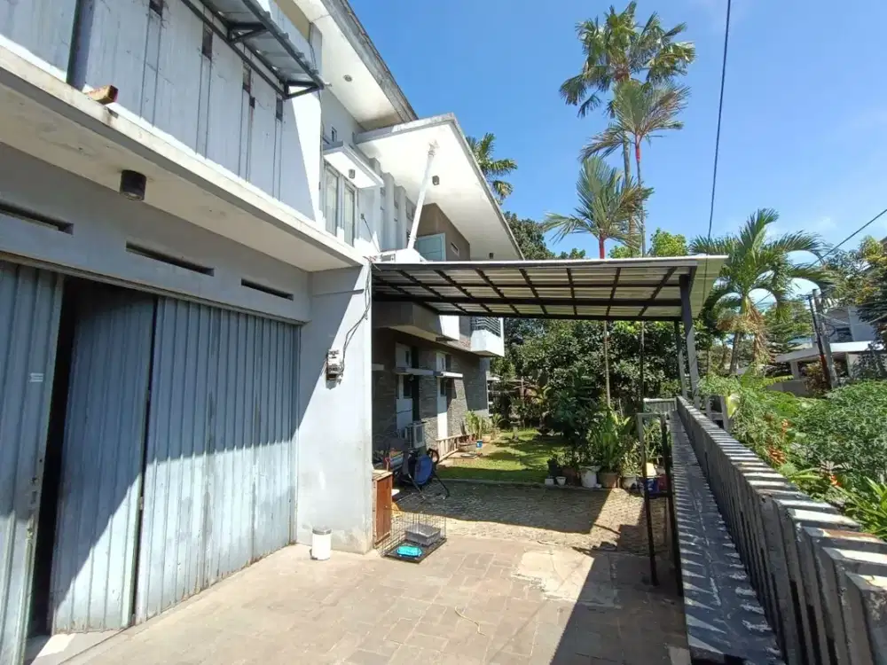 Rumah Depan Taman Di Turangga Bandung Posisi Hoek