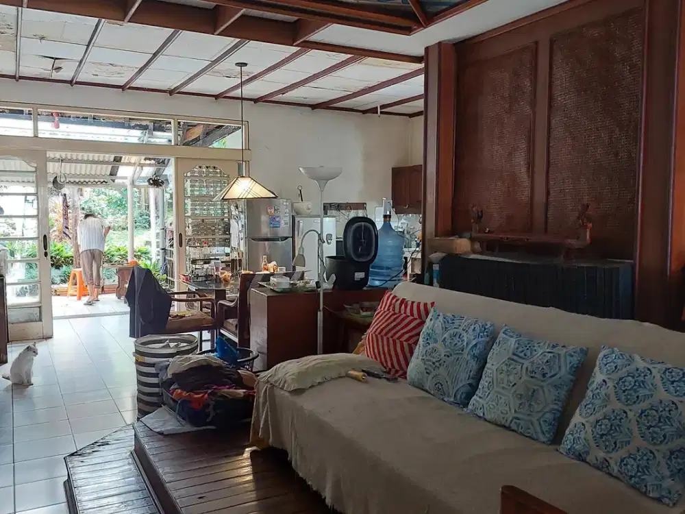 JL.Murah Rumah Tua dg Tanah luas Sayap Pasteur