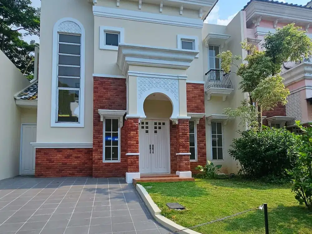 Rumah Hoek Dekat Club House, Cluster Alicante Gading Serpong