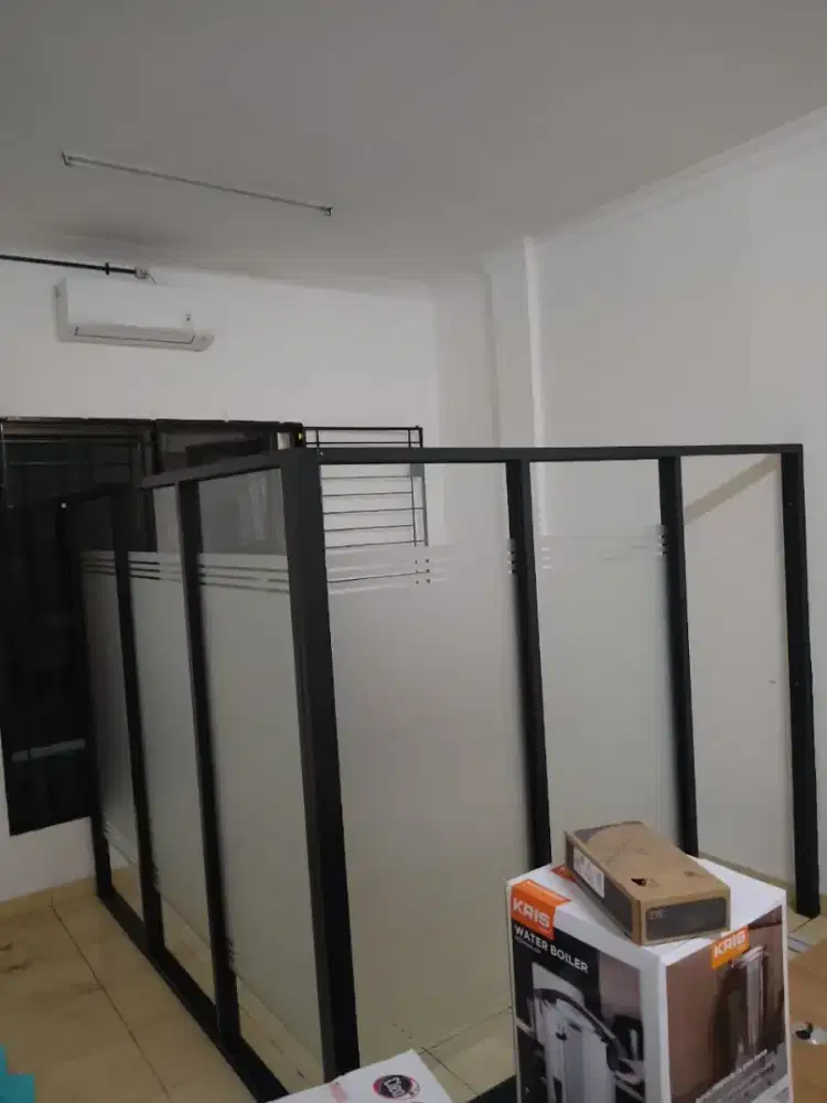 Partisi kaca, tempred,sekat kaca ruangan aluminium upvc
