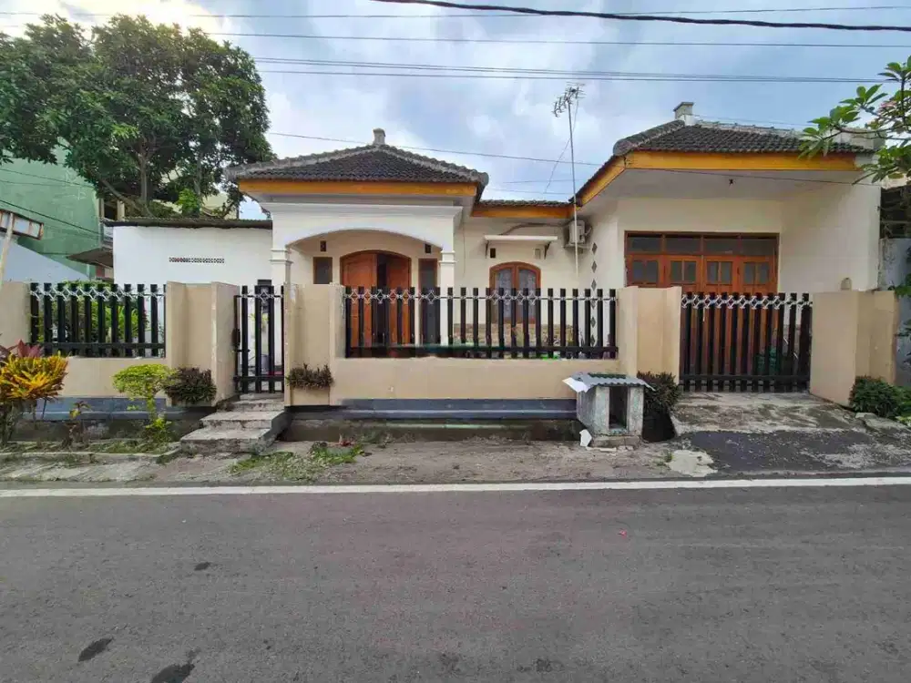 Rumah Luas 176 Perum Borobudur Dekat Soehat
