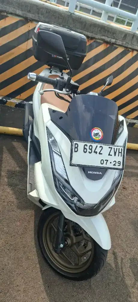 Honda PCX 160 ABS 2024 ,  warna Putih: Jual/Over Credit  7 bln