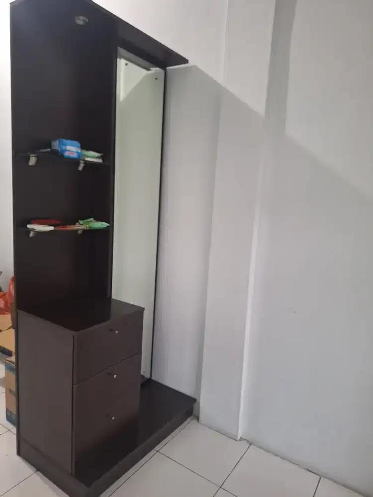Lemari rias Herman Dexter 225 x 90 x 58