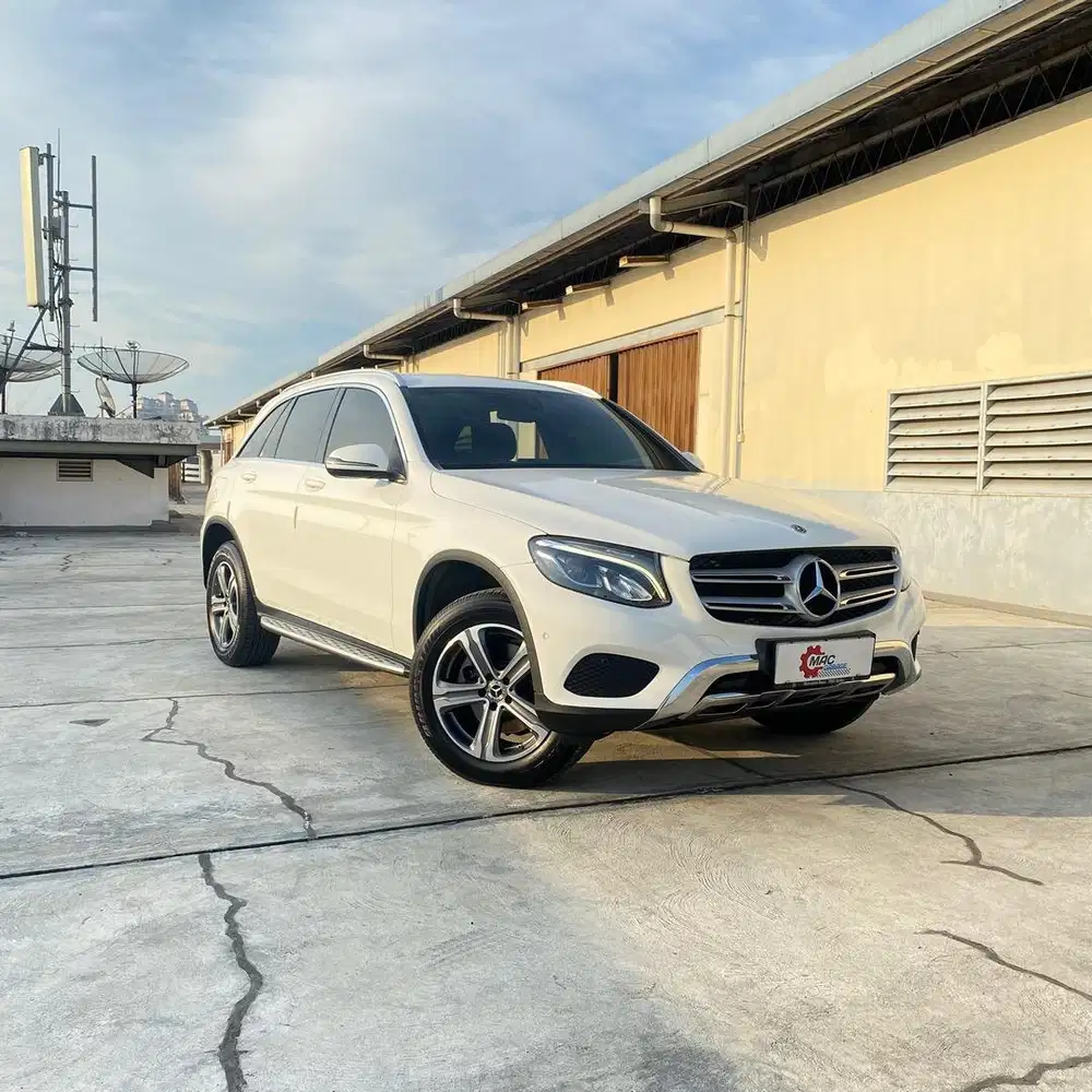 Mercedes Benz C200 2017 LOW KM