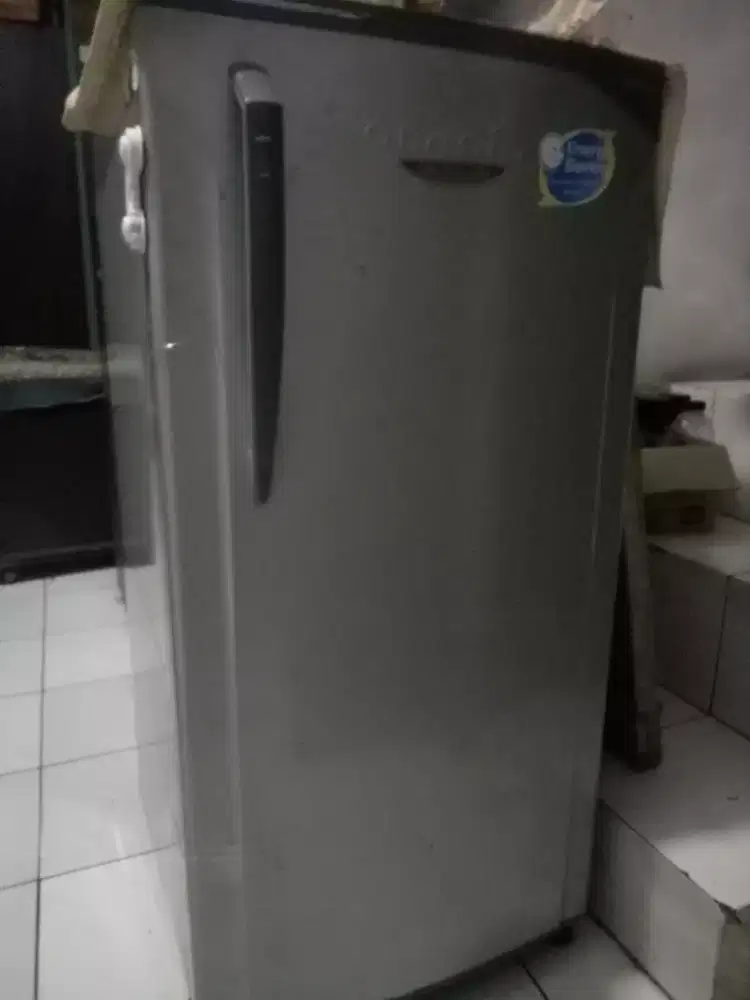 Kulkas toshiba glacio.