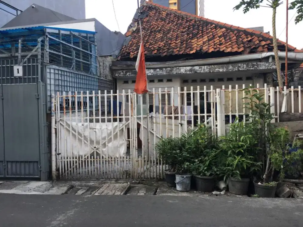 DIJUAL RUMAH TUA PETOJO BINATU, GAMBIR, JAKARTA PUSAT, 237 m2.