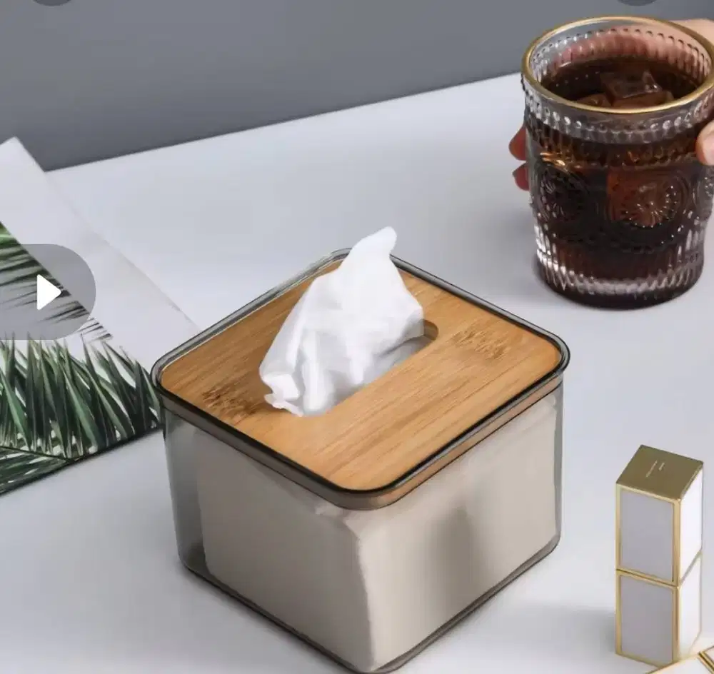 Kotak tissue kecil transparan