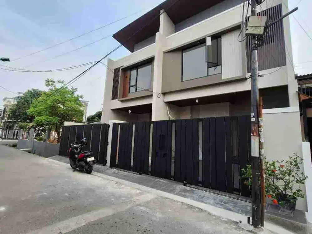 Rumah Mewah Desain Minimalis dalam Komplek di Rawamangun