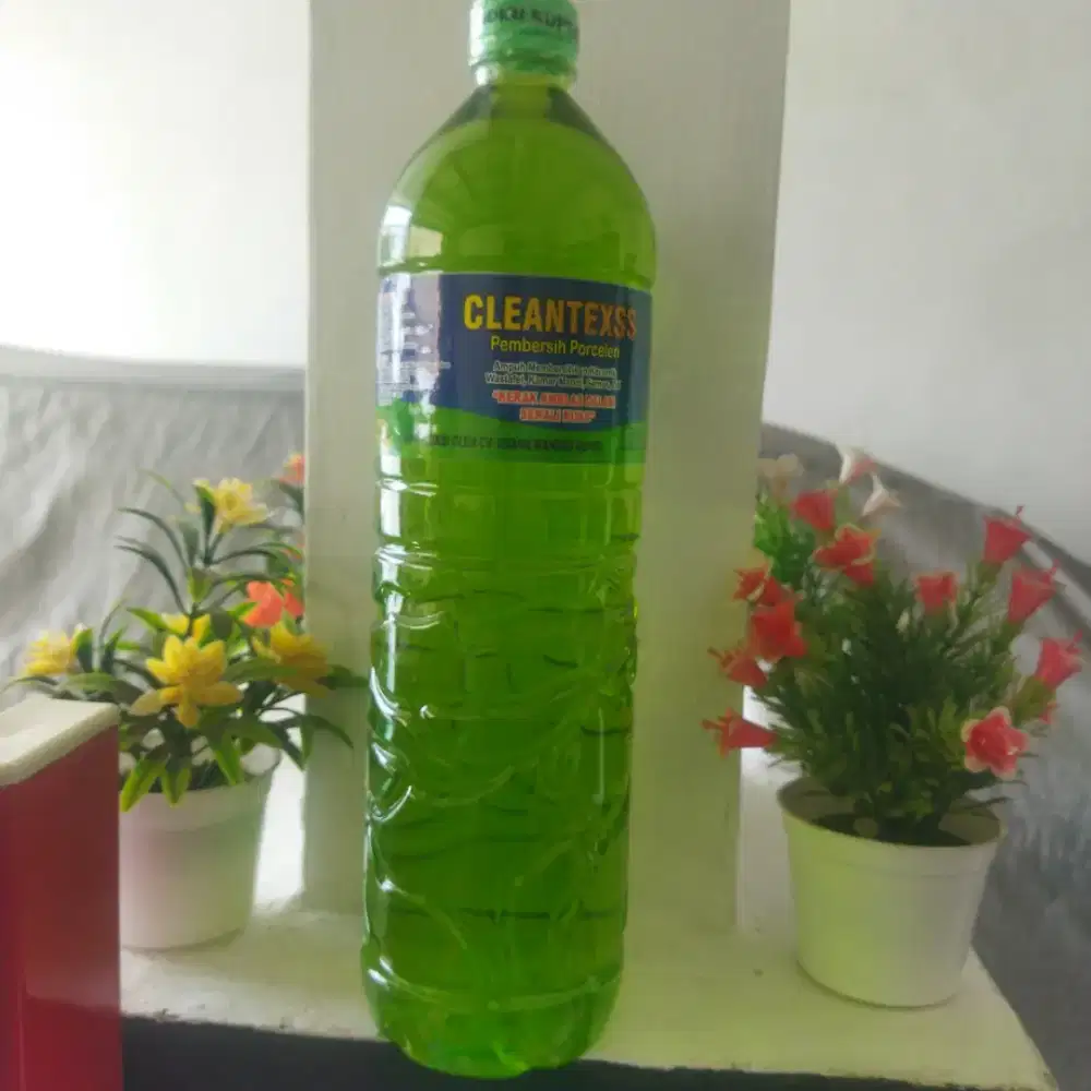 Cairan pembersih keramik kamar mandi cleantex 1500 ml