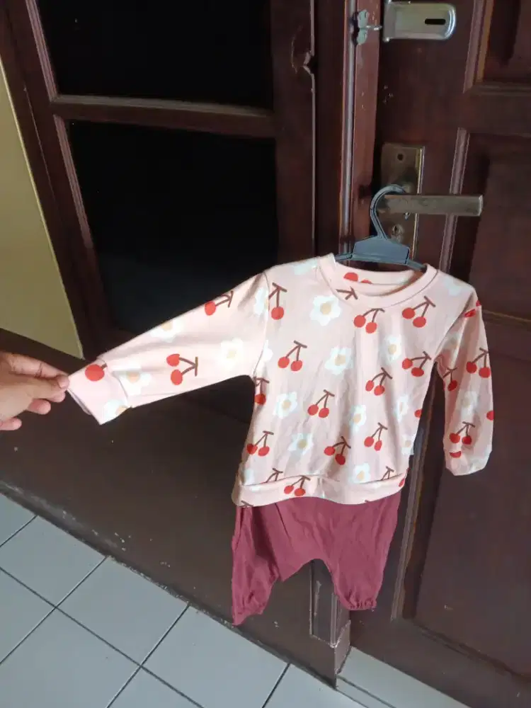 Jual Baju anak perempuan merek MOOI one set atasan & celana,katun 100%
