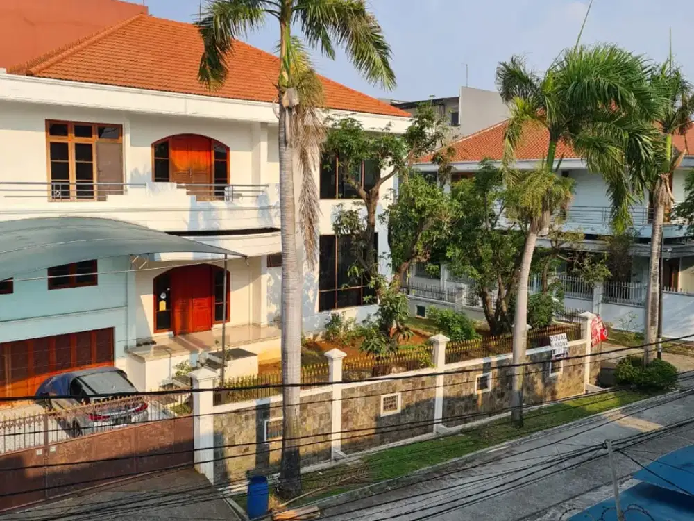 DIJUAL RUMAH HOOK PLUIT SAKTI, PENJARINGAN, JAKARTA UTARA, 525 m2, 2 LANTAI.