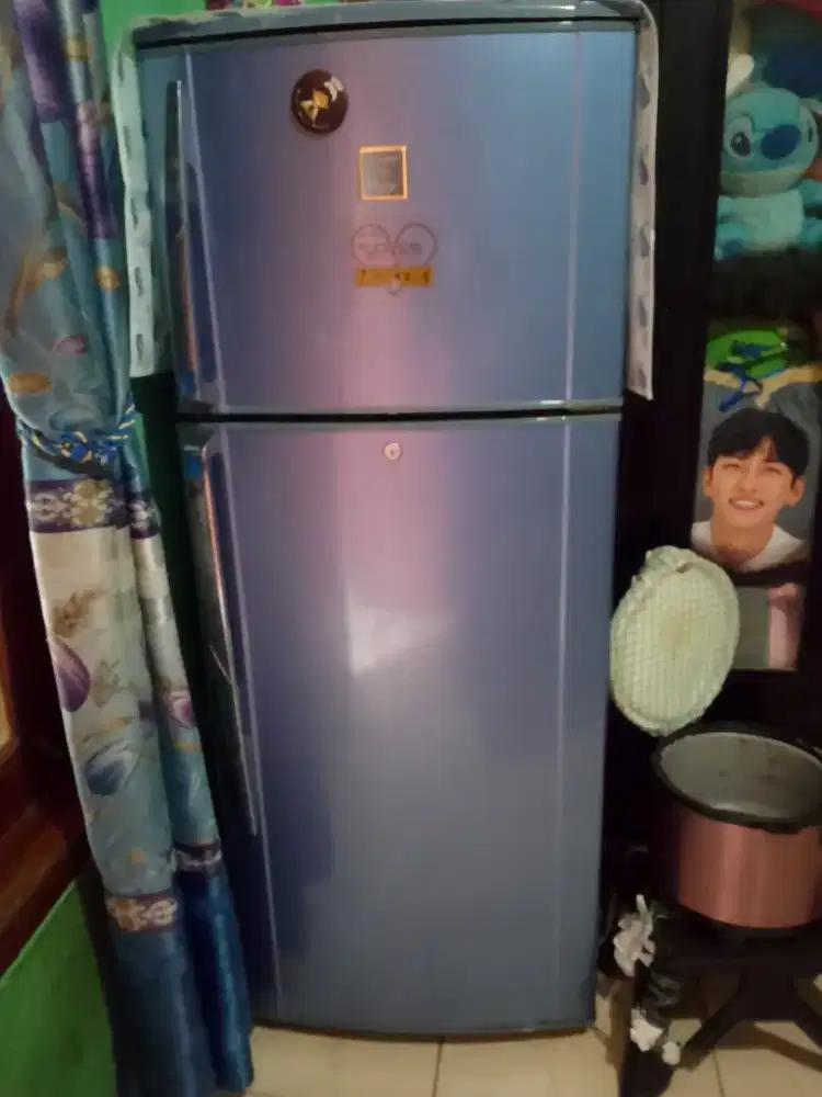 Di jual kulkas Sharp 2 pintu