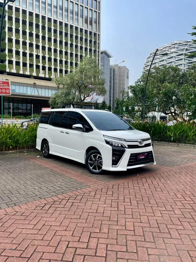 [Low Odo] Toyota Voxy 2.0 AT 2018