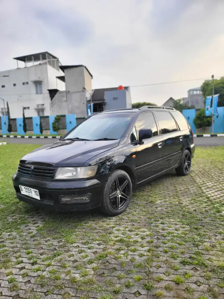 Mitsubishi chariot grandis thn 2000
