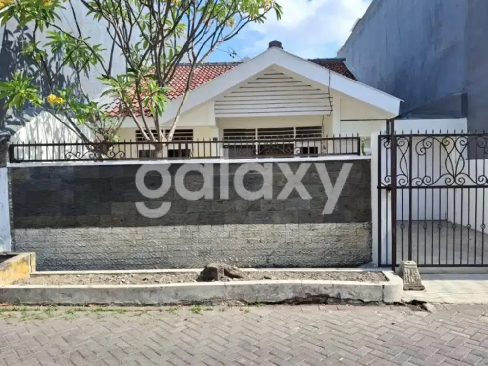 Rumah Kondisi Bagus di Darmo Harapan Indah