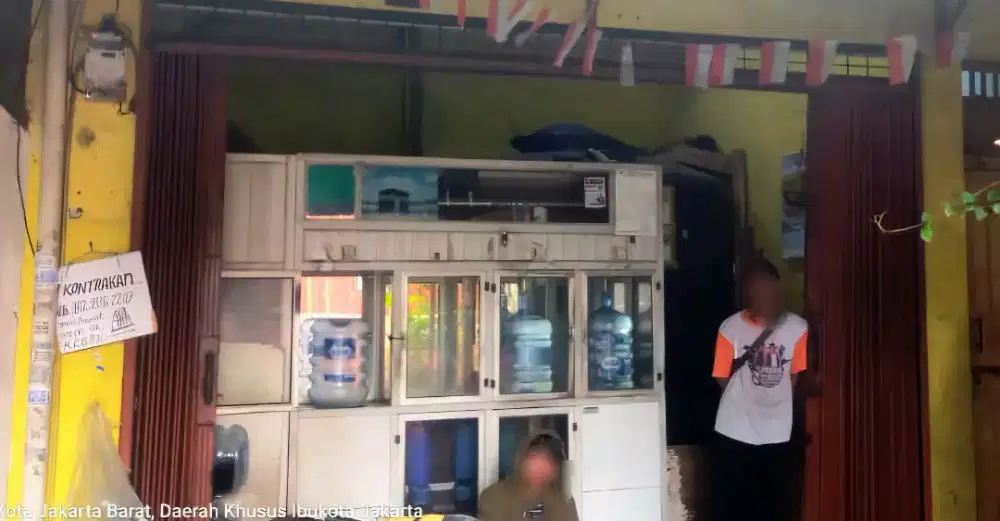 Peralatan mesin depot air minum isi ulang termasuk toren pinguin