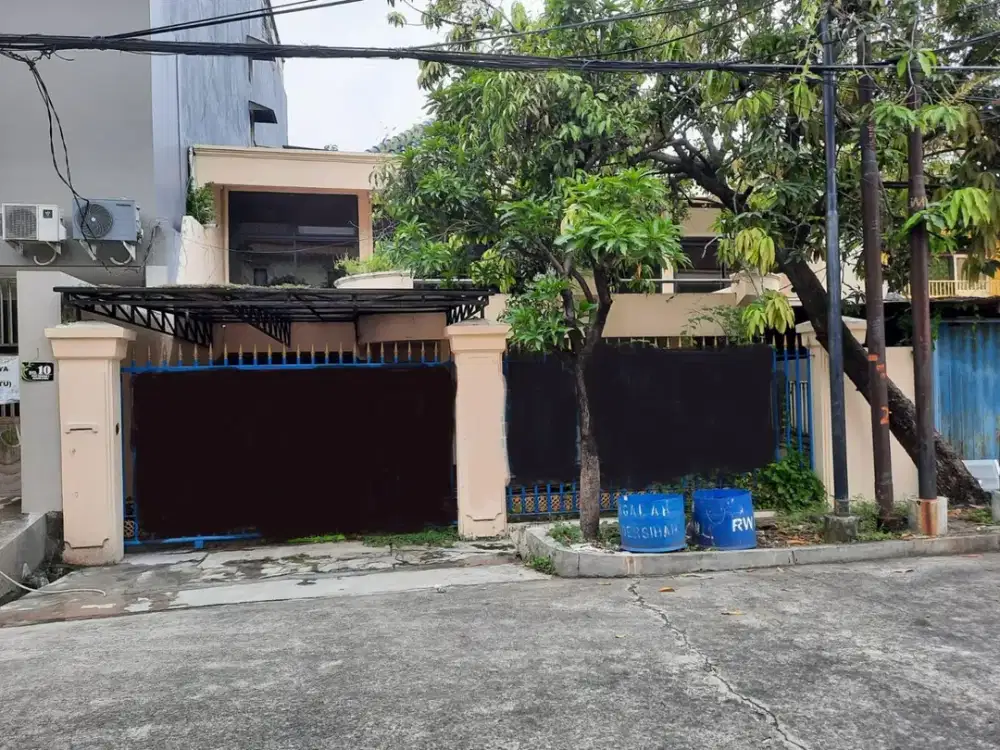 DIJUAL RUMAH PLUIT KENCANA, PENJARINGAN, JAKARTA UTARA, 325 m2, HADAP TIMUR.