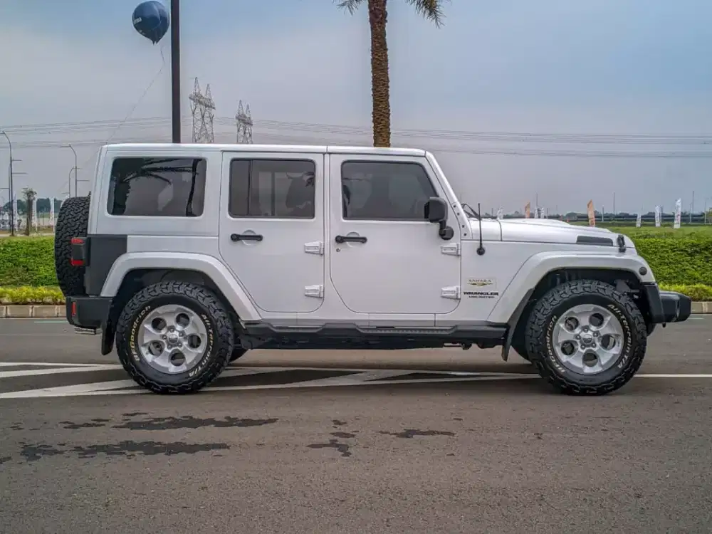 Wrangler Sahara 3.6 Matic - 5 Doors - Km Antik 56rb - No Ex Off Road!!
