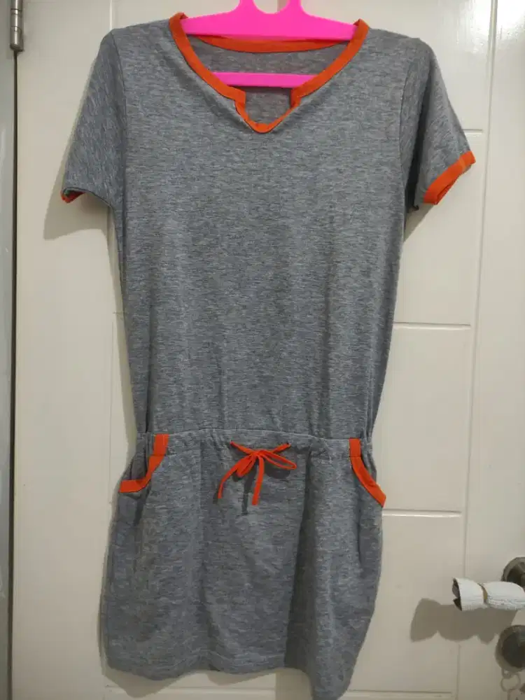 Mini dress wanita motif polos