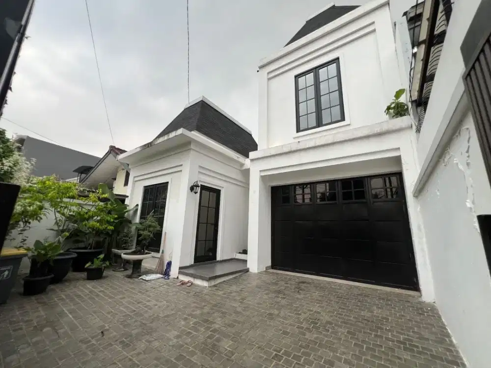 Rumah Cantik Cilandak 178m 2+2KT Ada Rooftop dan Kolam Renang