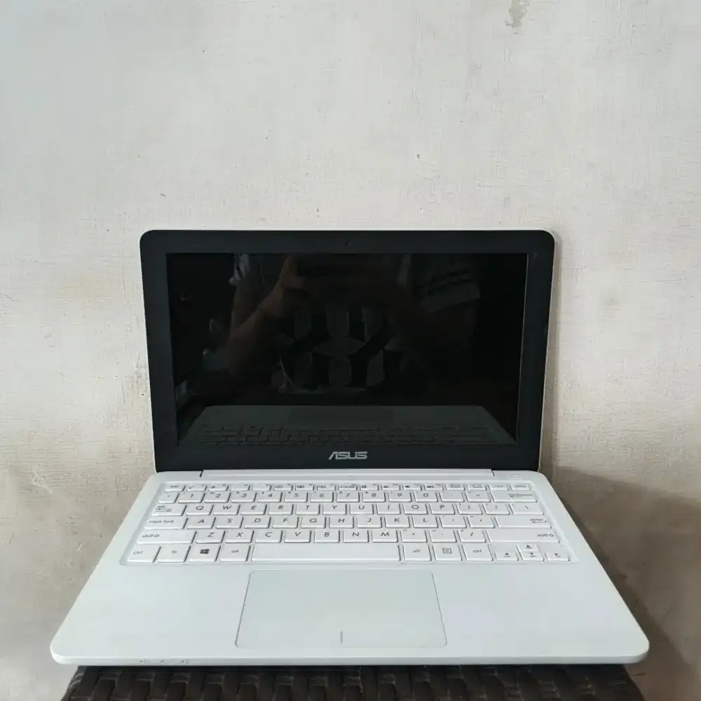 JUAL NOTEBOOK ASUS E202SA INTEL CELERON N3060 RAM 2GB HDD500GB